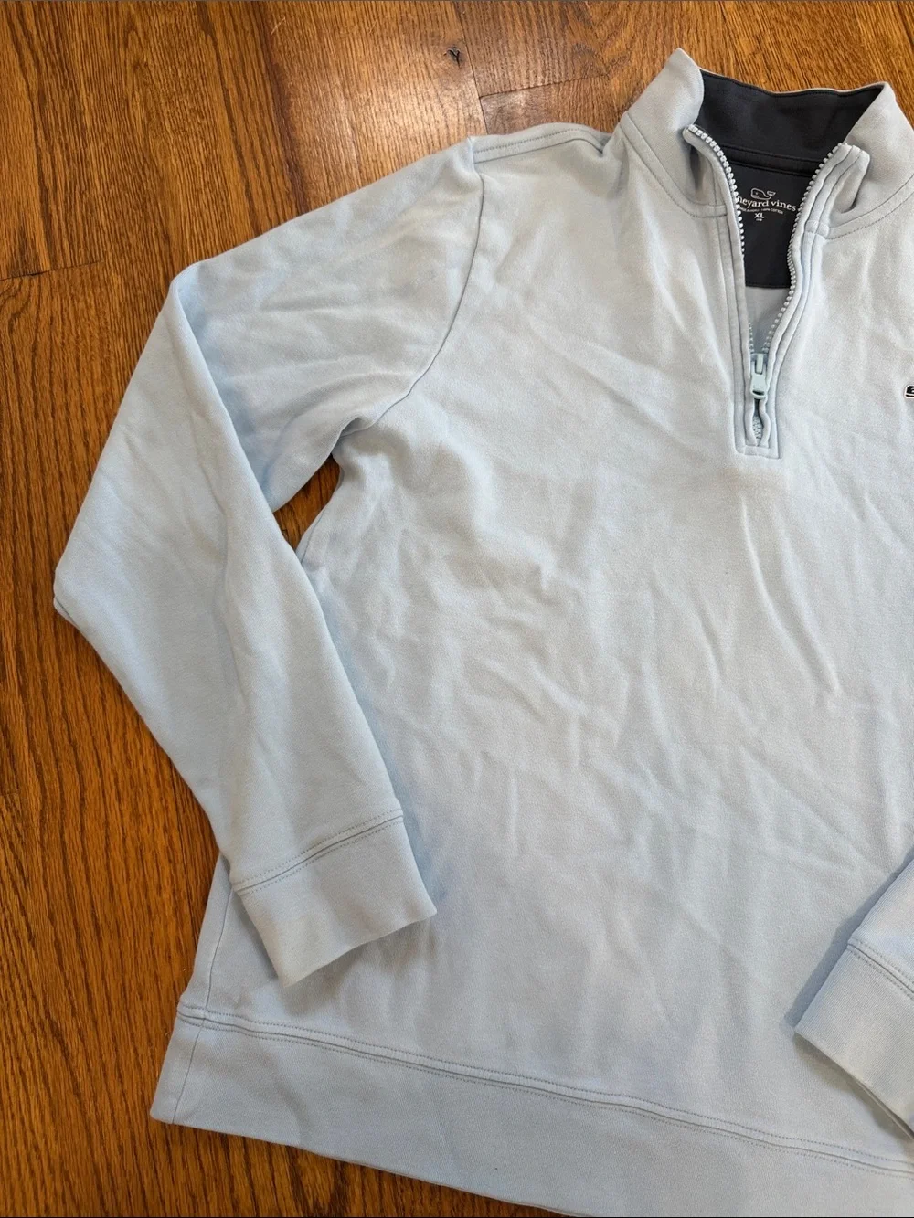 Boy’s Vineyard Vines Quarter Zip Pullover. Size XL. Like New Condition.